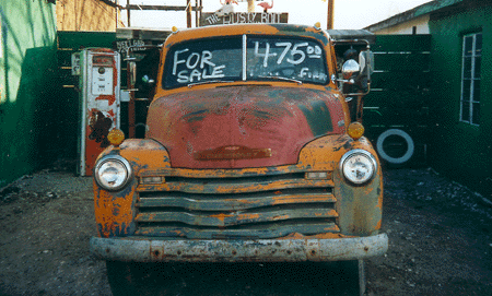 What an old looking car !